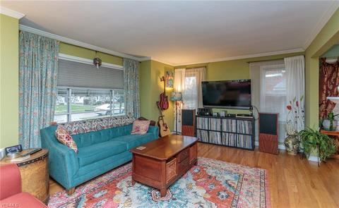 81 E 207th St, Euclid, OH 44123 photo 9
