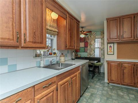 81 E 207th St, Euclid, OH 44123 photo 3