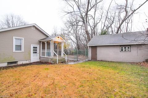 871 Annapolis Ave, Akron, OH 44310 photo 2