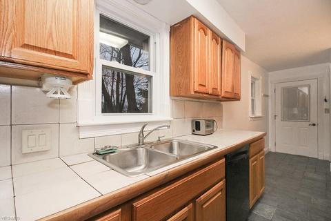 871 Annapolis Ave, Akron, OH 44310 photo 10