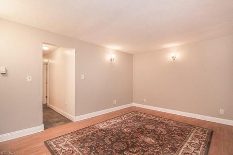 871 Annapolis Ave, Akron, OH 44310 photo 5
