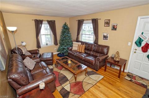 270 E 328th St, Willowick, OH 44095 photo 4