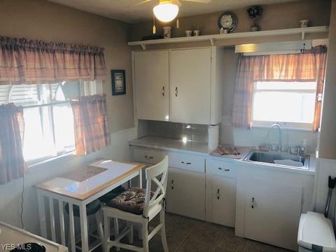922 Dan St, Akron, OH 44310 photo 7