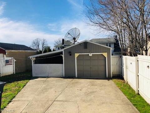 922 Dan St, Akron, OH 44310 photo 8