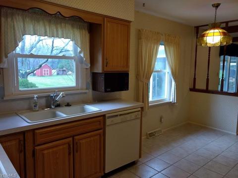 396 Treeside Dr, Stow, OH 44224 photo 3