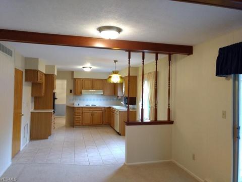 396 Treeside Dr, Stow, OH 44224 photo 2