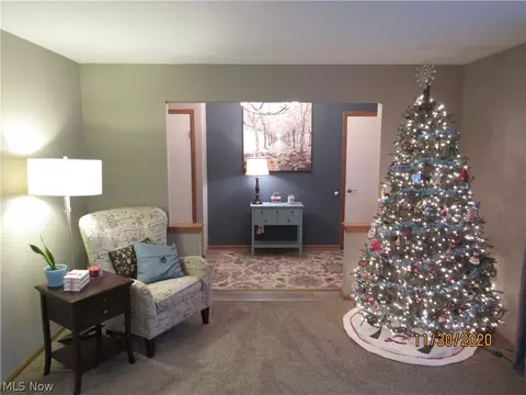 1380 Lourdes Dr, Parma, OH 44134 photo 9