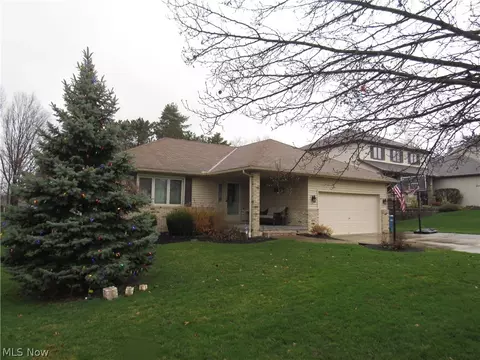 1380 Lourdes Dr, Parma, OH 44134 photo 2