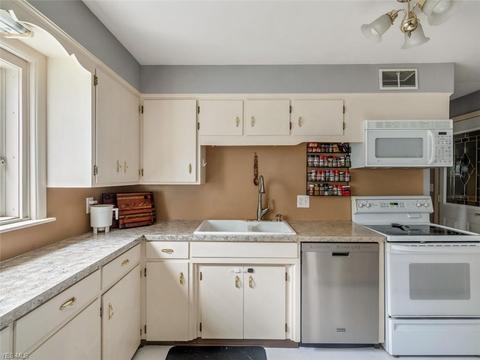 146 Poplar Ave NW, Canton, OH 44708 photo 8