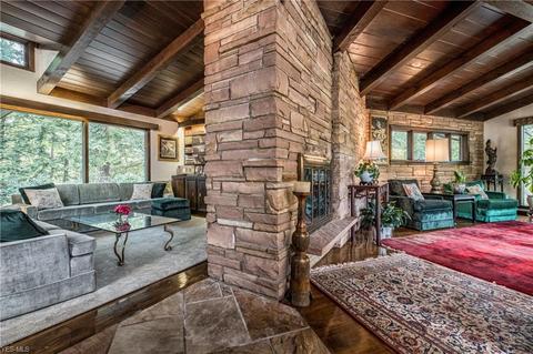 2661 Perry Dr NW, Canton, OH 44708 photo 3
