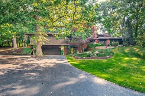 2661 Perry Dr NW, Canton, OH 44708 photo 1