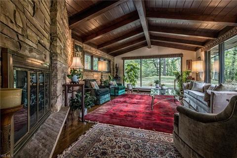 2661 Perry Dr NW, Canton, OH 44708 photo 2
