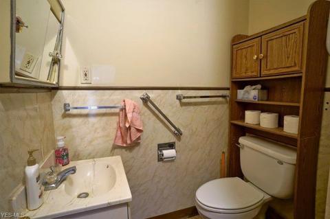 689 Thayer St, Akron, OH 44310 photo 17
