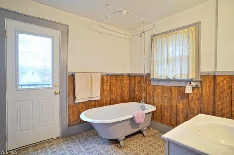 689 Thayer St, Akron, OH 44310 photo 18