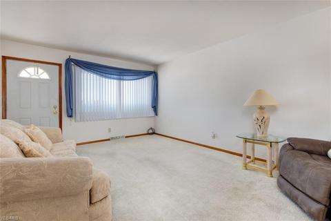 404 Chestnut Dr, Berea, OH 44017 photo 9
