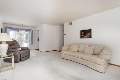 404 Chestnut Dr, Berea, OH 44017 photo 8