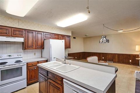 799 Mark Dr, Akron, OH 44313 photo 5