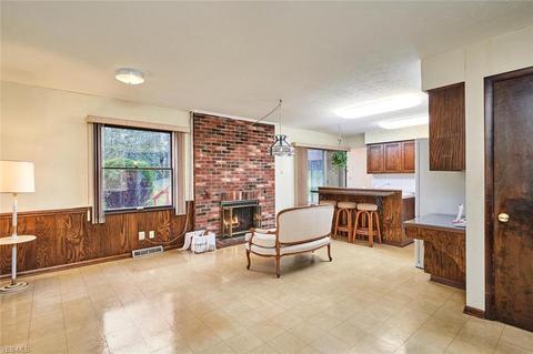 799 Mark Dr, Akron, OH 44313 photo 6