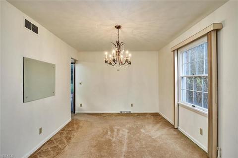 799 Mark Dr, Akron, OH 44313 photo 4