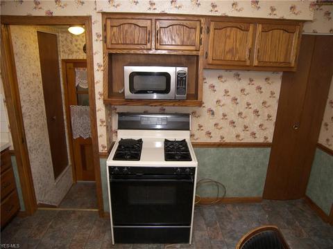 2056 E 37th St, Lorain, OH 44055 photo 10
