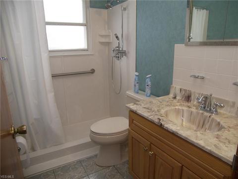 2056 E 37th St, Lorain, OH 44055 photo 13