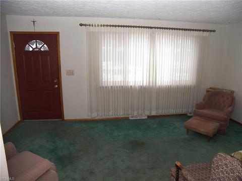 2056 E 37th St, Lorain, OH 44055 photo 4