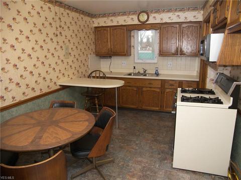 2056 E 37th St, Lorain, OH 44055 photo 8