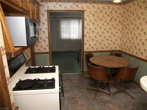 2056 E 37th St, Lorain, OH 44055 photo 9