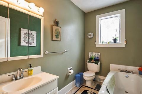 656 E Main St, Madison, OH 44057 photo 6