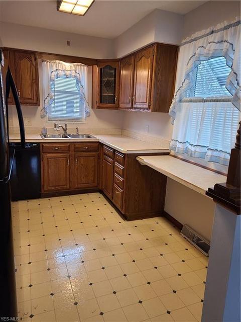 2039 E 37th St, Lorain, OH 44055 photo 7