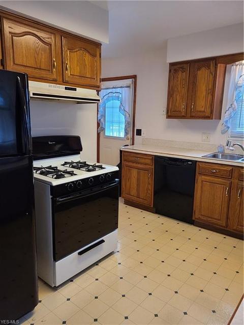 2039 E 37th St, Lorain, OH 44055 photo 8