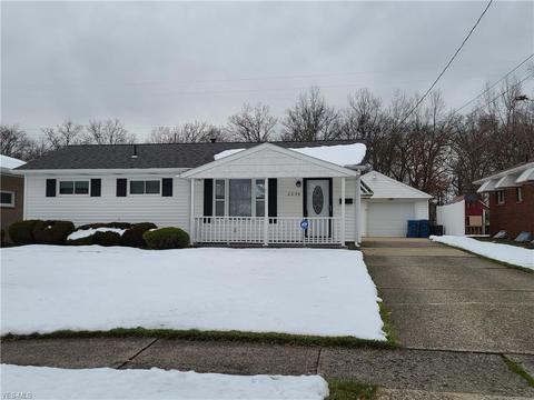 2039 E 37th St, Lorain, OH 44055 photo 1