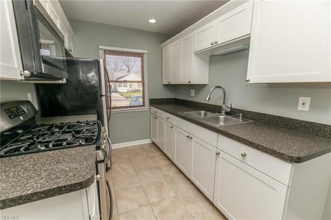 1204 Maple Dr, Lorain, OH 44052 photo 6