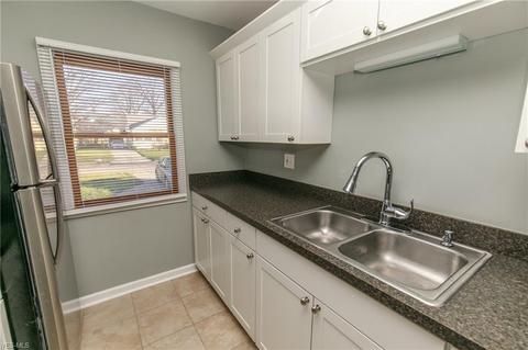 1204 Maple Dr, Lorain, OH 44052 photo 8