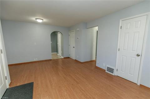 1204 Maple Dr, Lorain, OH 44052 photo 4