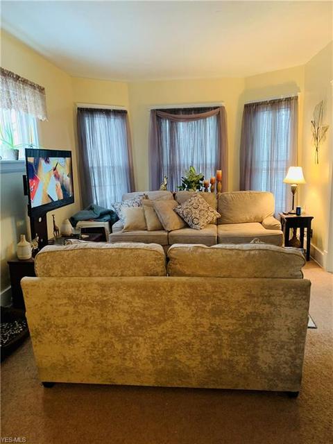 222 Howe St, Elyria, OH 44035 photo 2