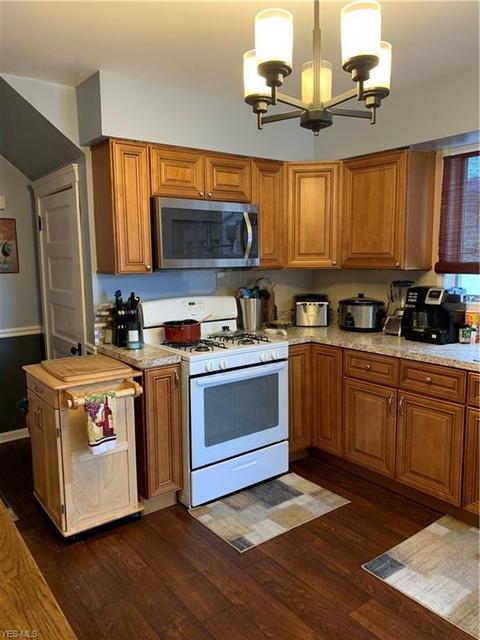 222 Howe St, Elyria, OH 44035 photo 5