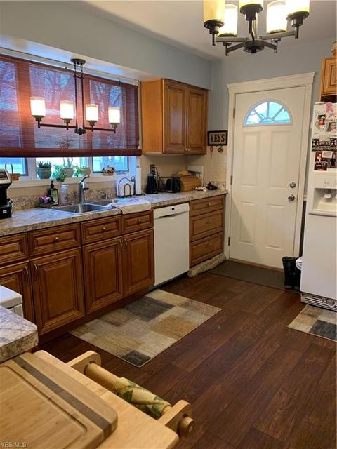 222 Howe St, Elyria, OH 44035 photo 3
