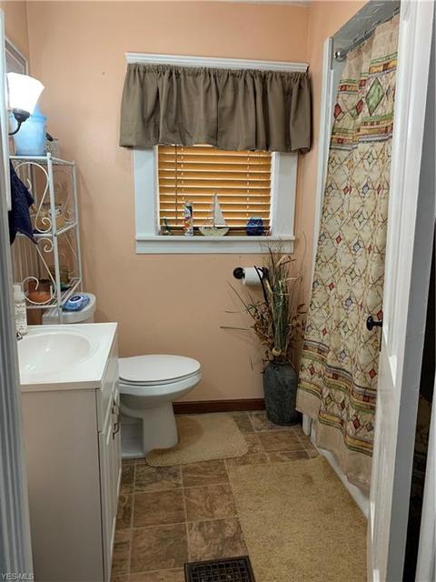 222 Howe St, Elyria, OH 44035 photo 12