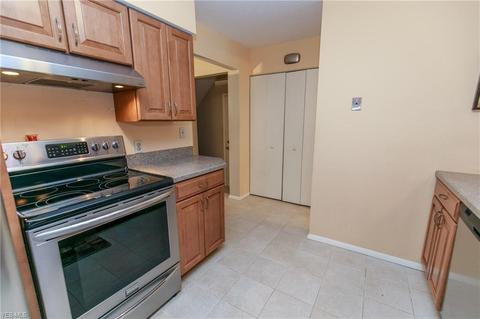 7218 Ames Rd, Parma, OH 44129 photo 11