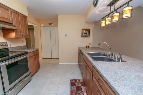 7218 Ames Rd, Parma, OH 44129 photo 9