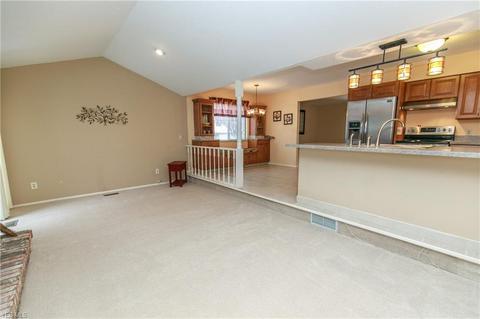 7218 Ames Rd, Parma, OH 44129 photo 17