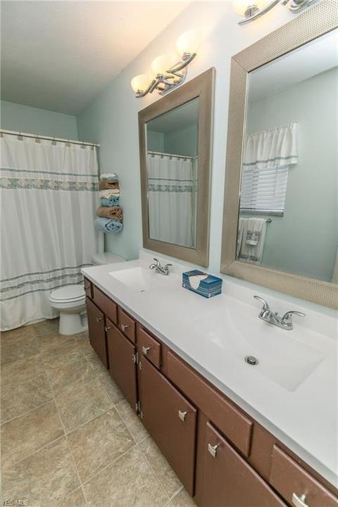 7218 Ames Rd, Parma, OH 44129 photo 23