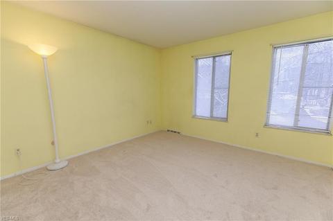 7218 Ames Rd, Parma, OH 44129 photo 24