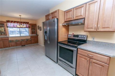 7218 Ames Rd, Parma, OH 44129 photo 12