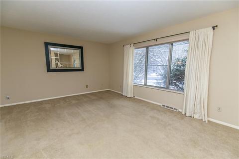 7218 Ames Rd, Parma, OH 44129 photo 4