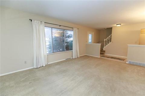 7218 Ames Rd, Parma, OH 44129 photo 3