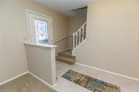 7218 Ames Rd, Parma, OH 44129 photo 2