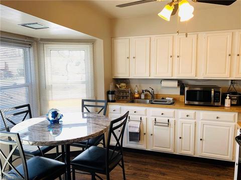5182 Thomas St, Maple Heights, OH 44137 photo 2