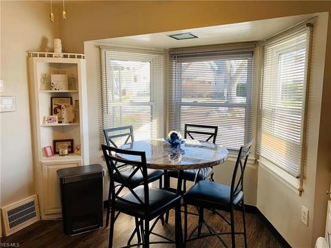 5182 Thomas St, Maple Heights, OH 44137 photo 3